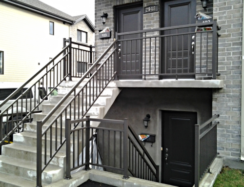 Aluminium railing – entrance with stairs