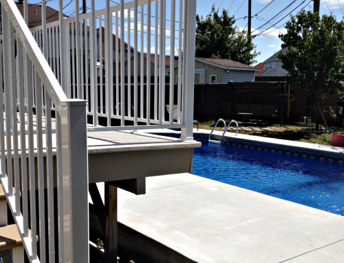 Rampe au bord d&rsquo;une piscine
